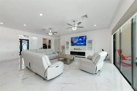 7505 27th Avenue W Bradenton FL 34209