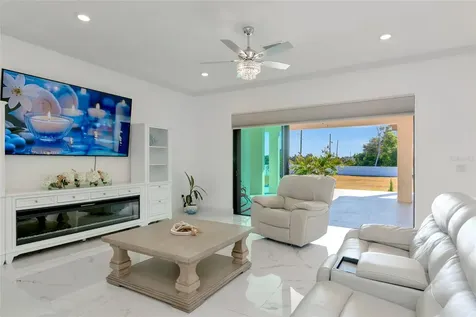 7505 27th Avenue W Bradenton FL 34209