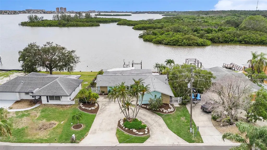 5694 Oakhurst Drive Seminole FL 33772