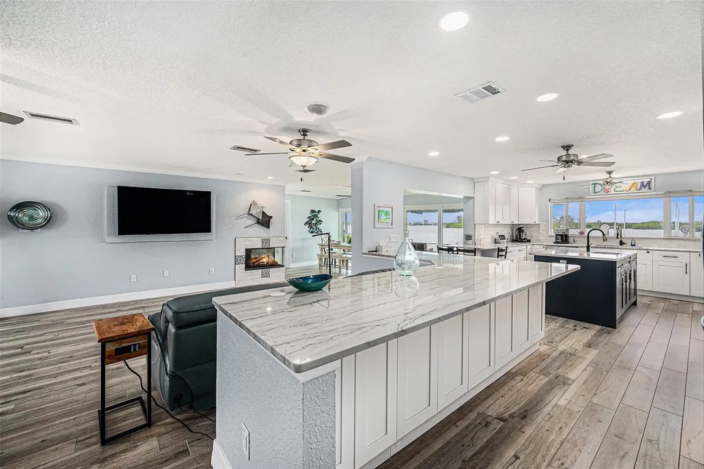 5694 Oakhurst Drive Seminole FL 33772