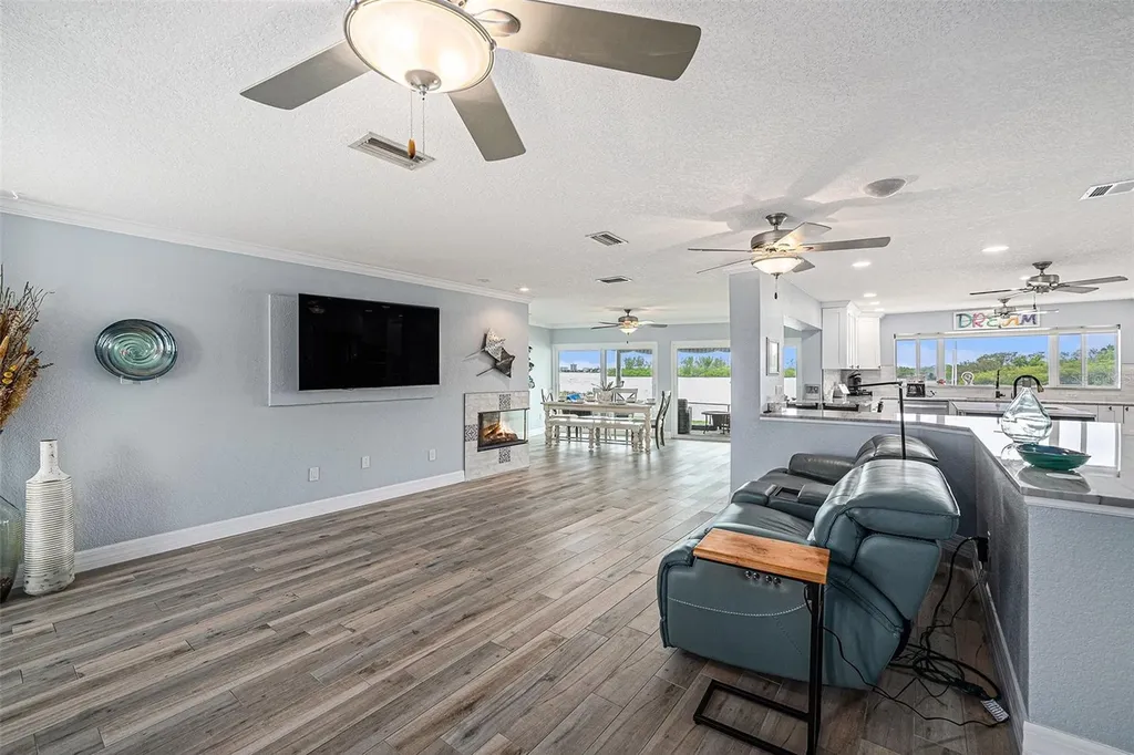5694 Oakhurst Drive Seminole FL 33772