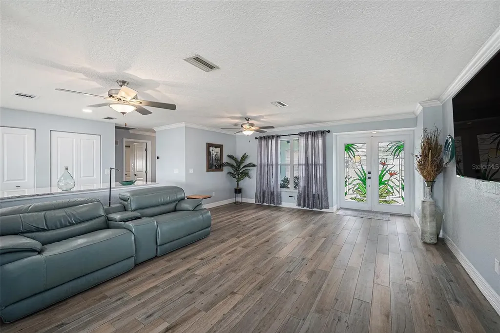 5694 Oakhurst Drive Seminole FL 33772