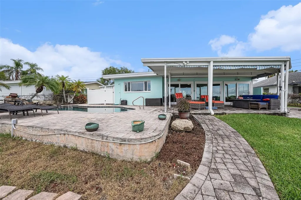 5694 Oakhurst Drive Seminole FL 33772