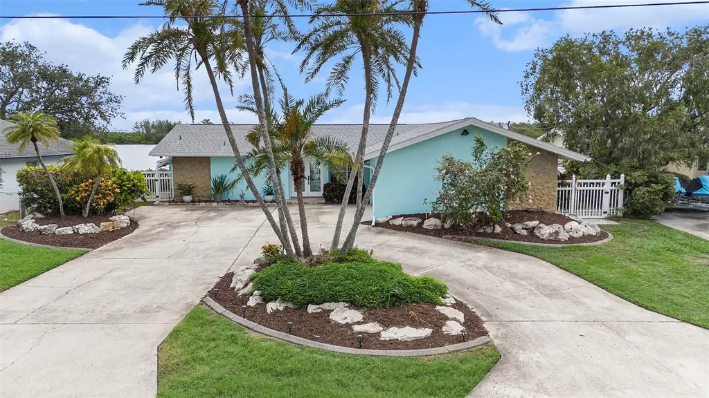 5694 Oakhurst Drive Seminole FL 33772
