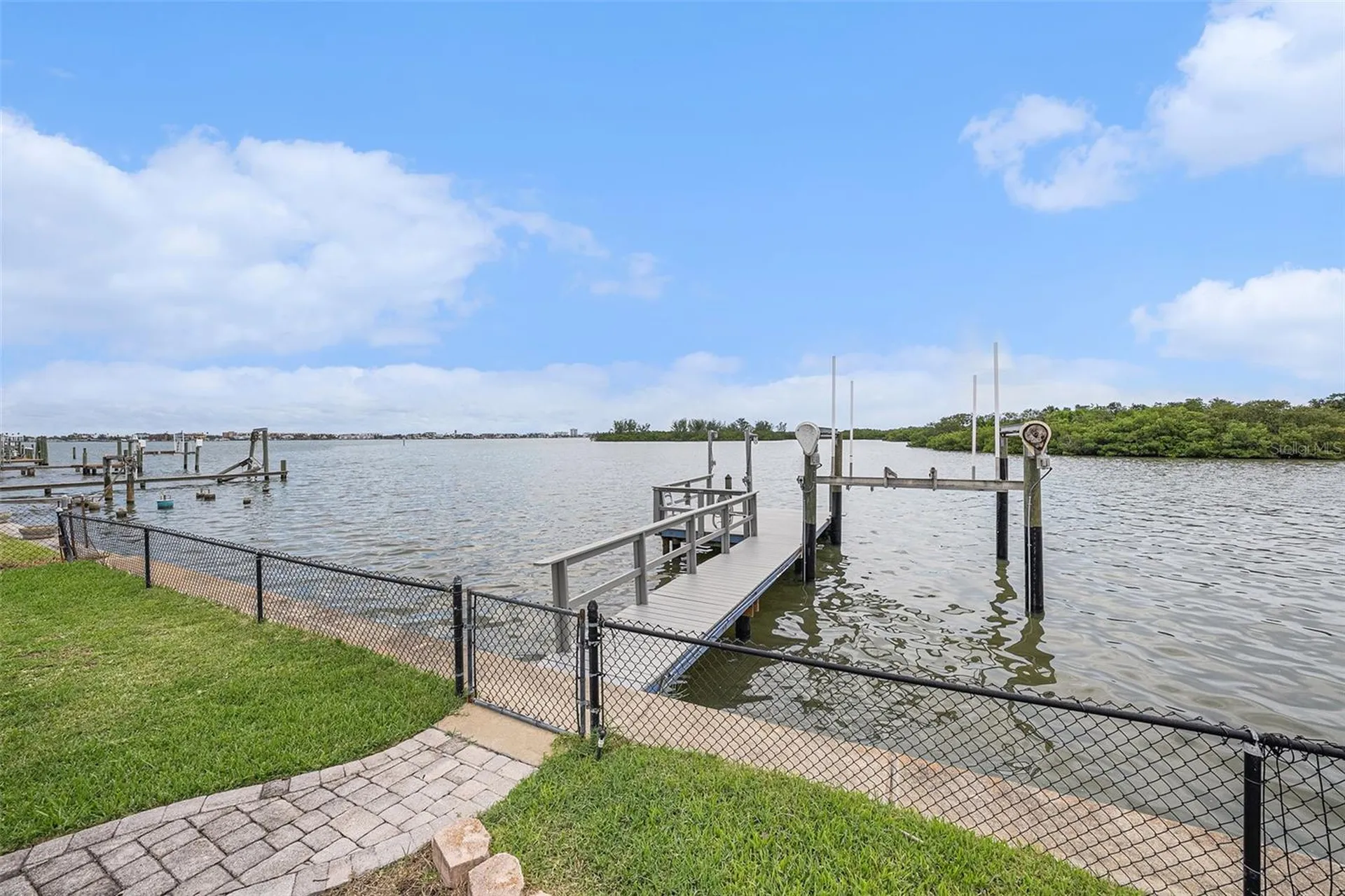 5694 Oakhurst Drive Seminole FL 33772