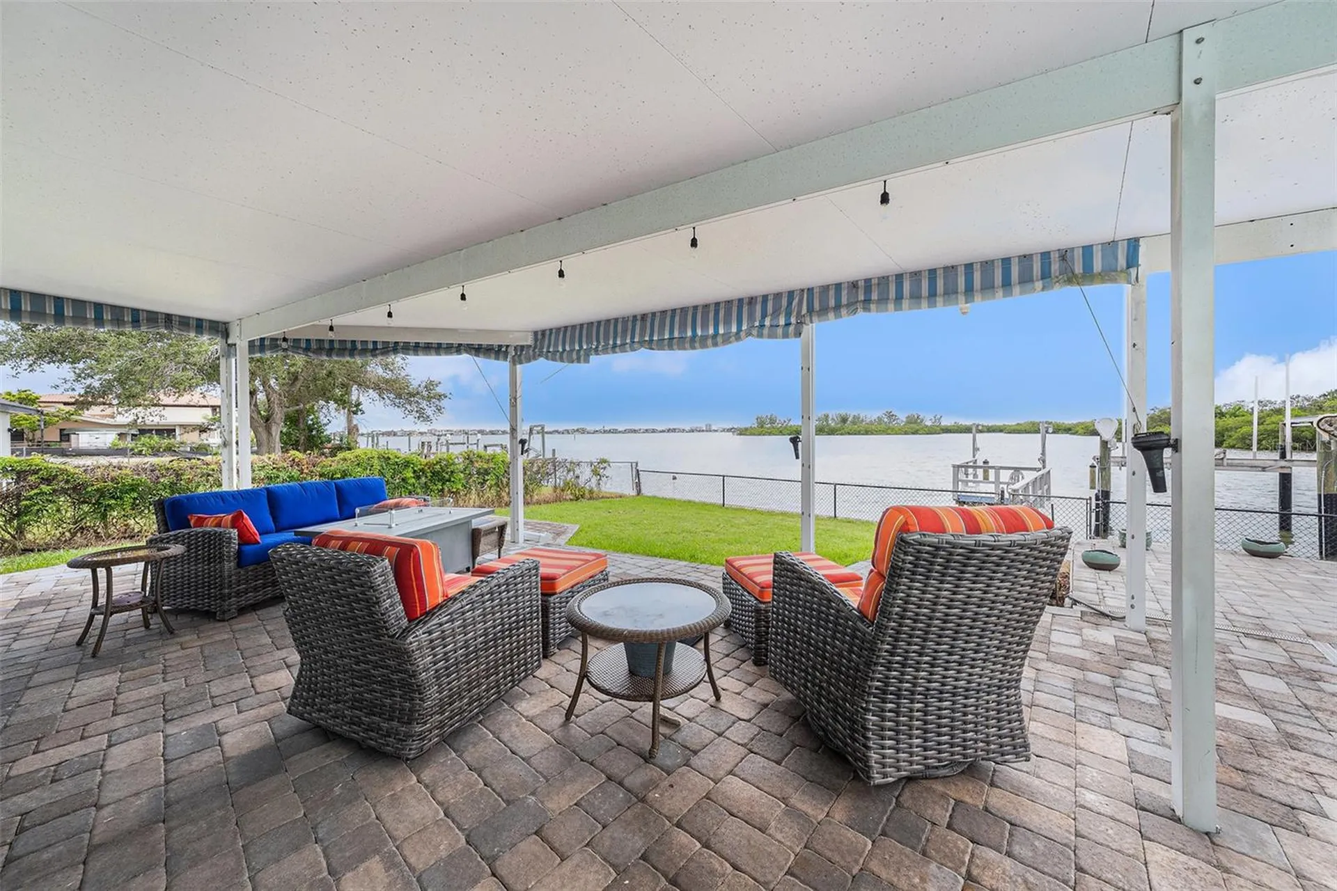 5694 Oakhurst Drive Seminole FL 33772