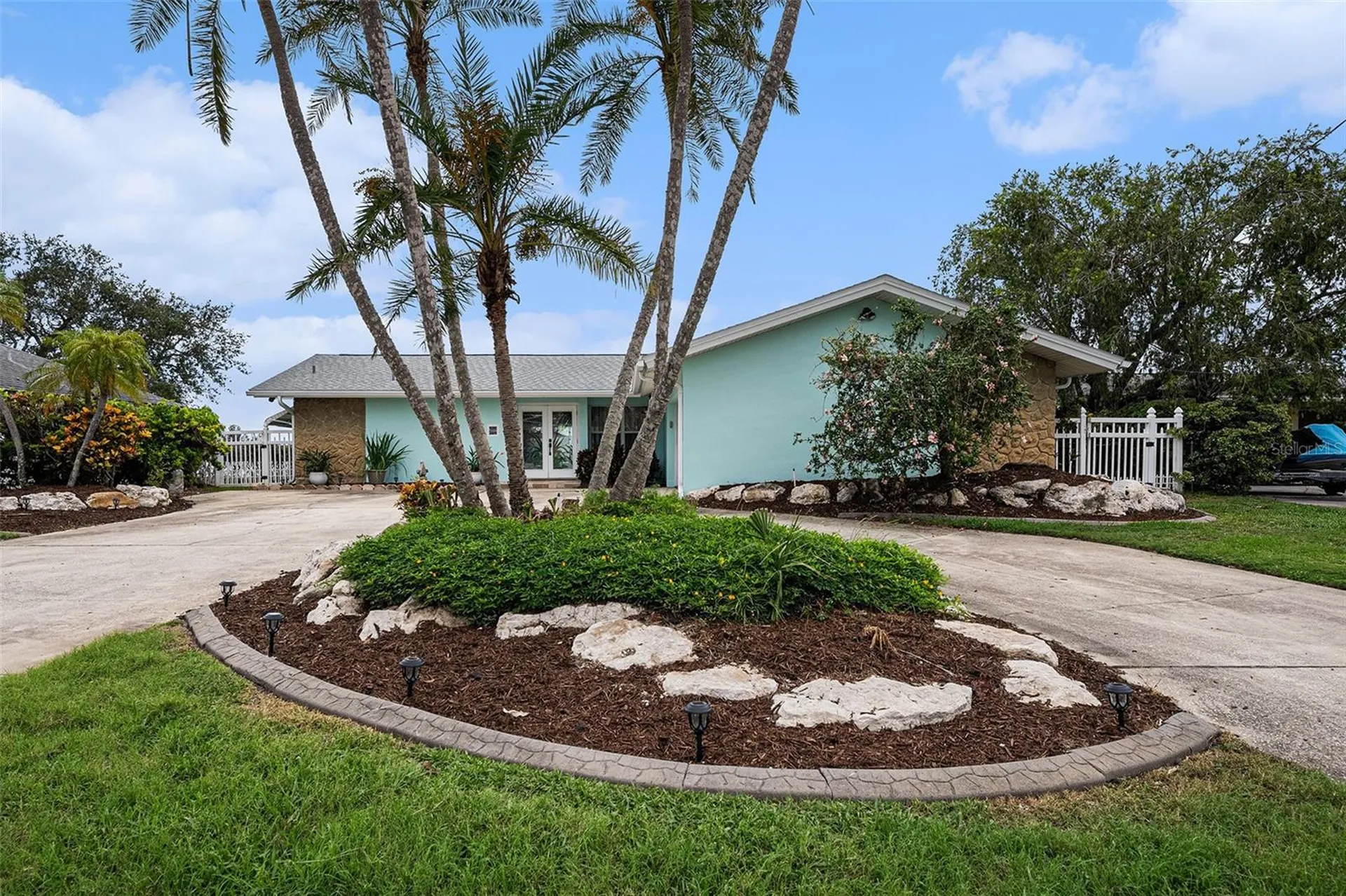 5694 Oakhurst Drive Seminole FL 33772