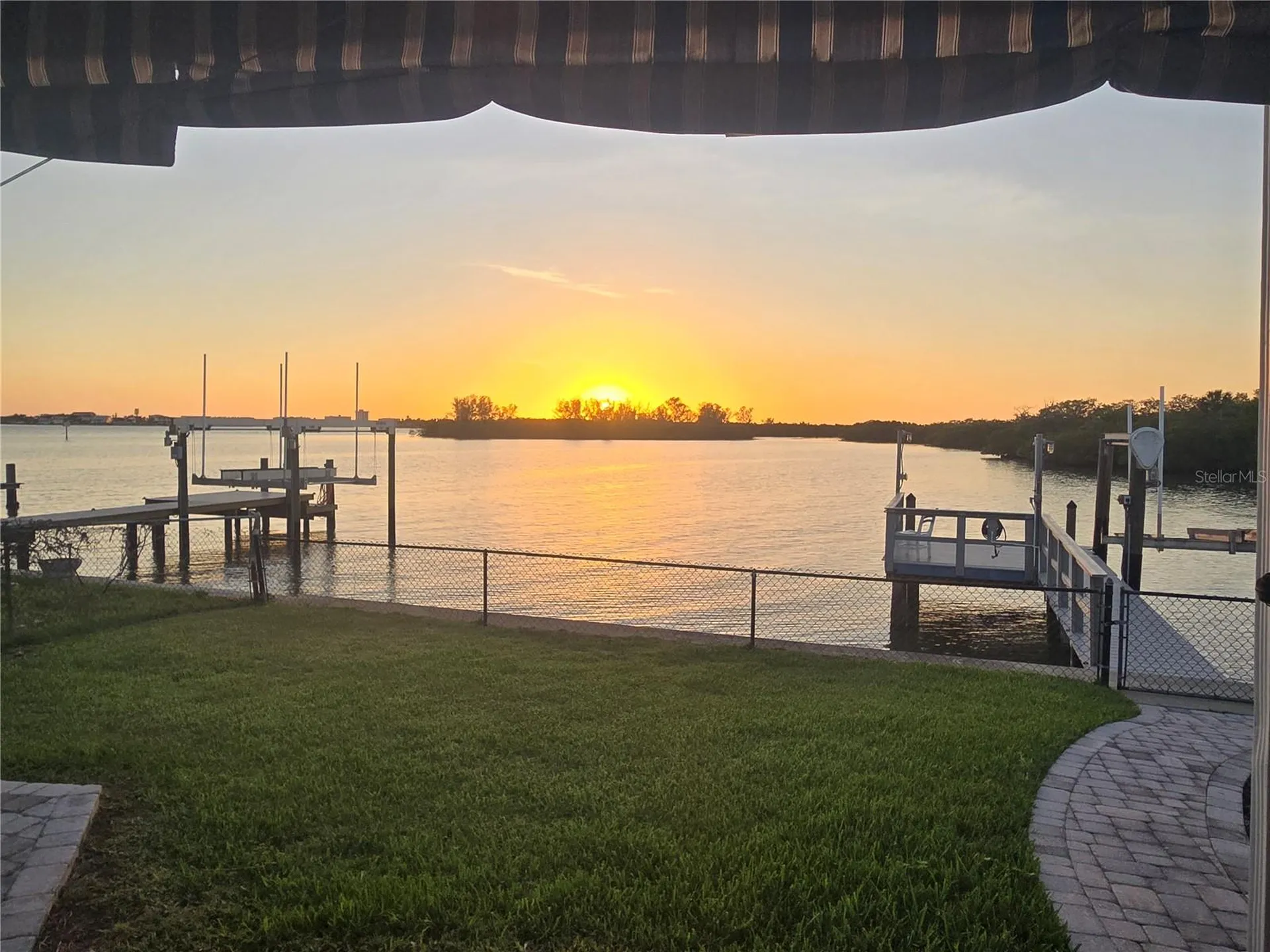 5694 Oakhurst Drive Seminole FL 33772