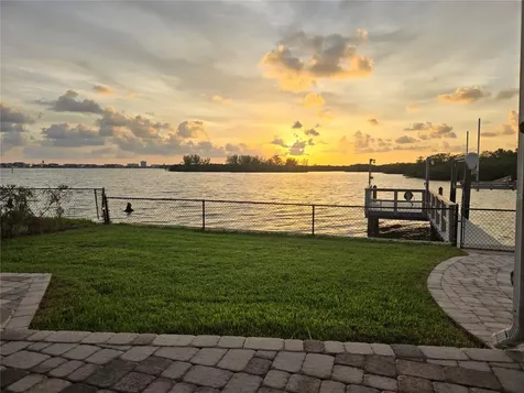 5694 Oakhurst Drive Seminole FL 33772