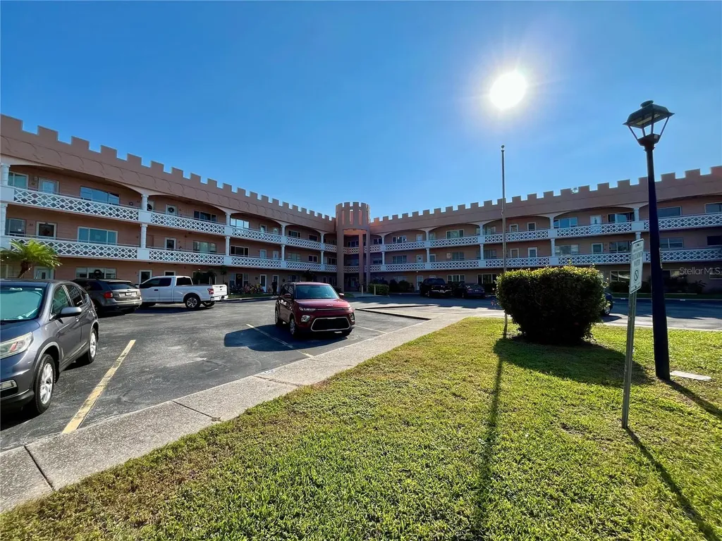 2457 Ecuadorian Way Clearwater FL 33763