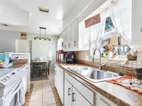 1907 Harvard Avenue Bradenton FL 34207