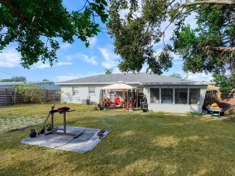 1907 Harvard Avenue Bradenton FL 34207