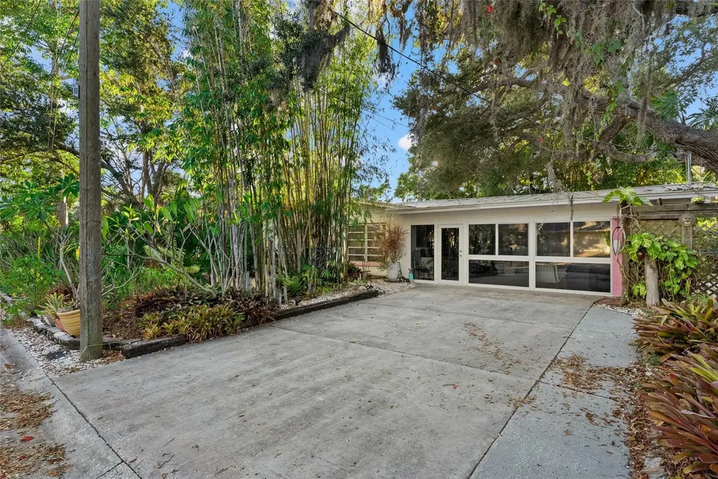 2207 Hickory Avenue Sarasota FL 34234