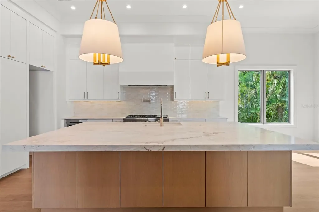 423 S Royal Poinciana Drive Tampa FL 33609