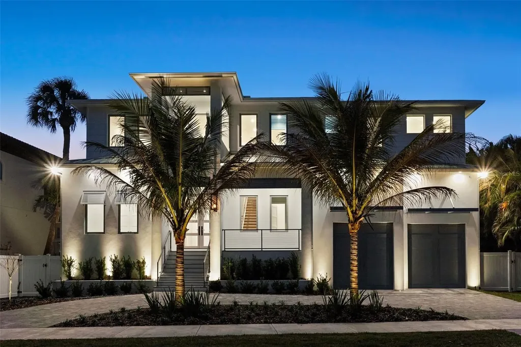 423 S Royal Poinciana Drive Tampa FL 33609