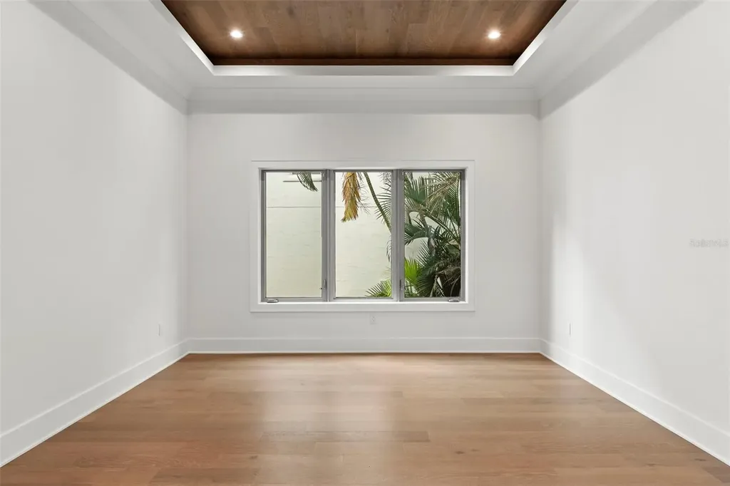 423 S Royal Poinciana Drive Tampa FL 33609