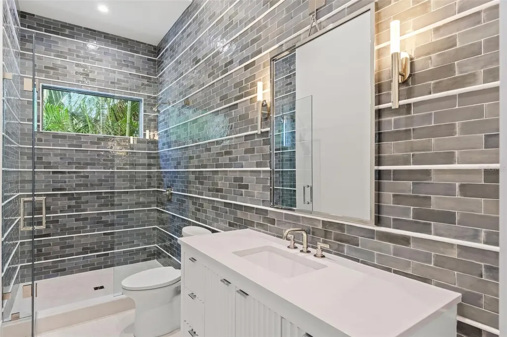 423 S Royal Poinciana Drive Tampa FL 33609
