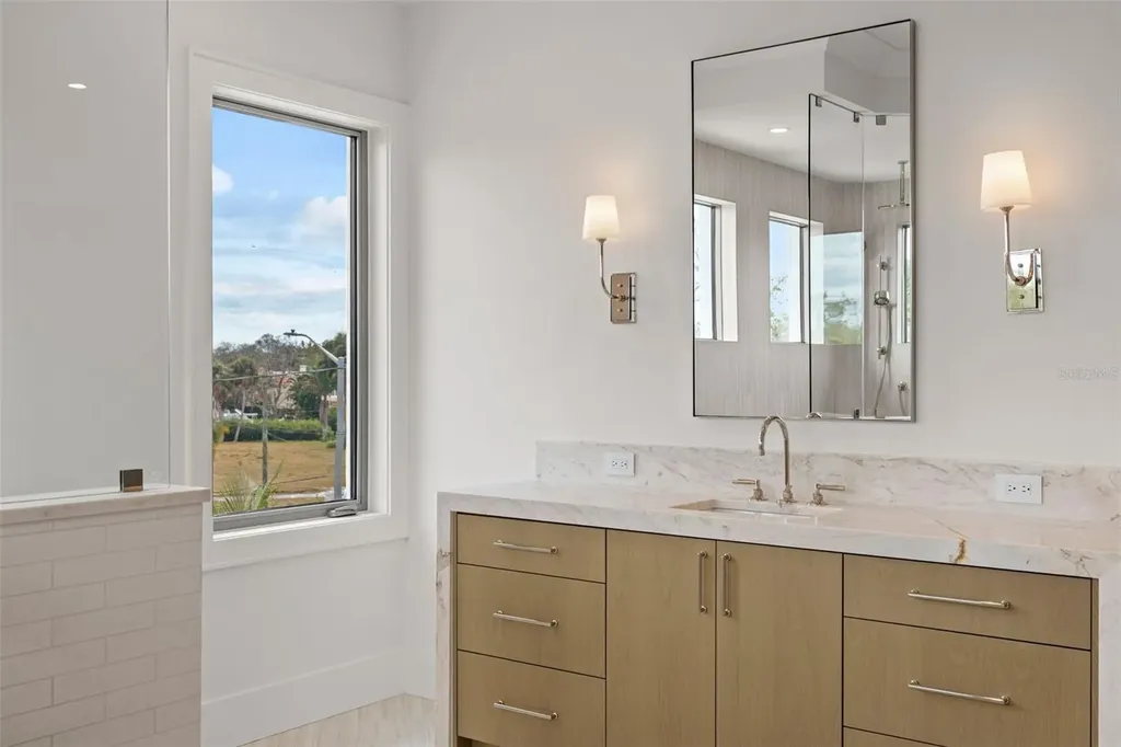 423 S Royal Poinciana Drive Tampa FL 33609