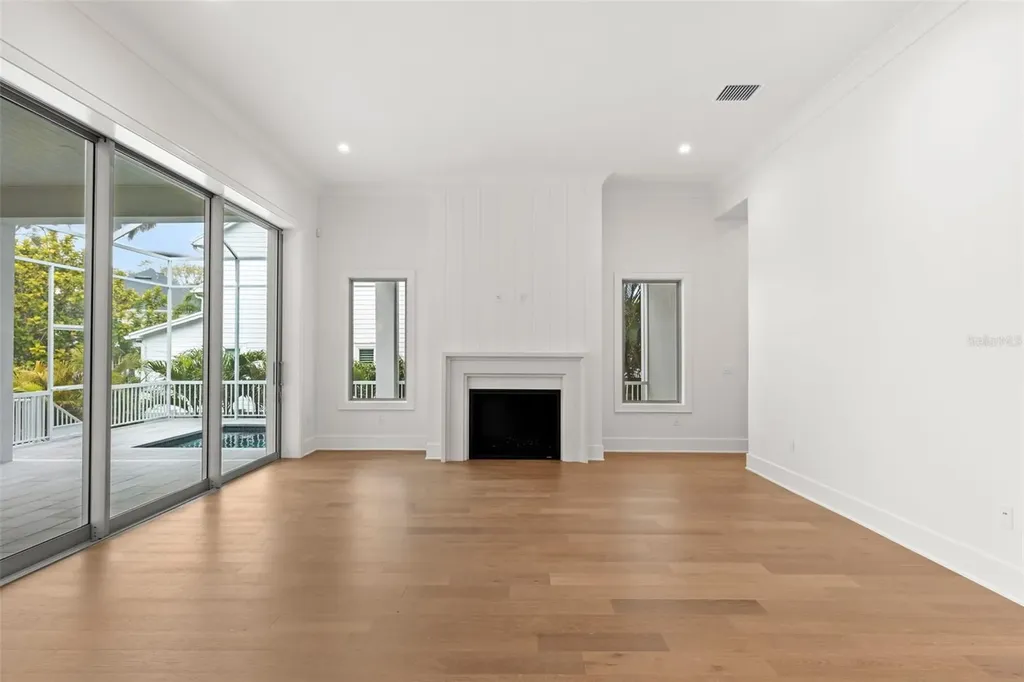 423 S Royal Poinciana Drive Tampa FL 33609