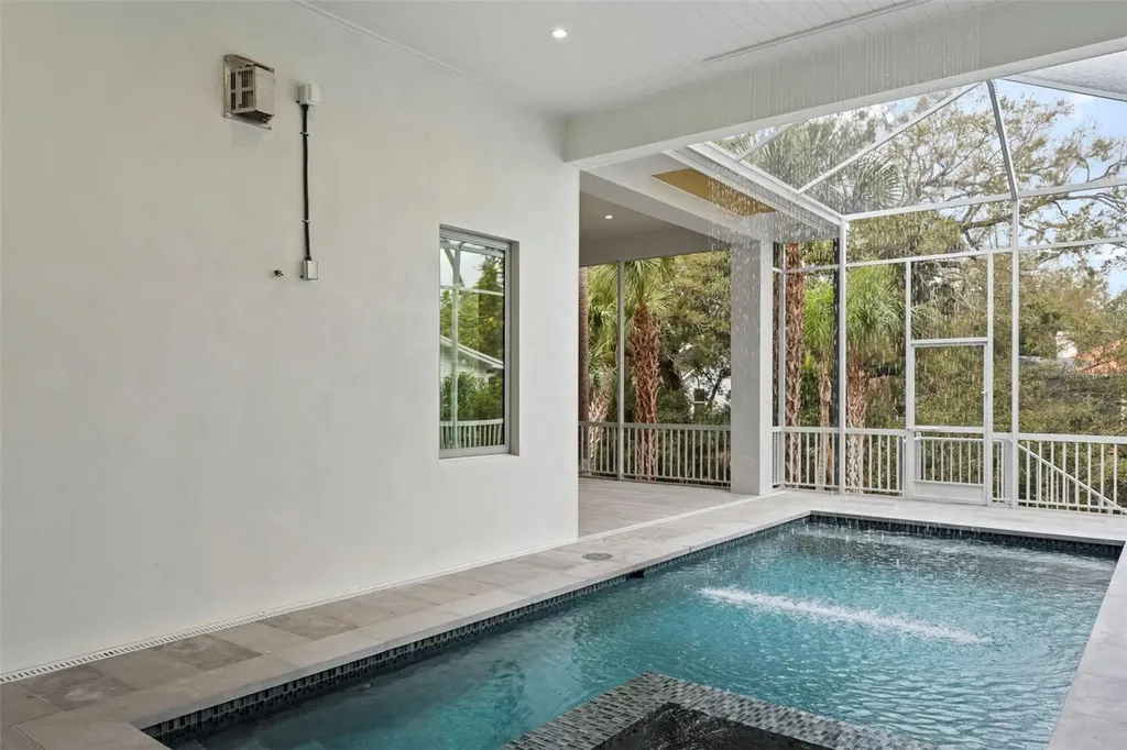 423 S Royal Poinciana Drive Tampa FL 33609