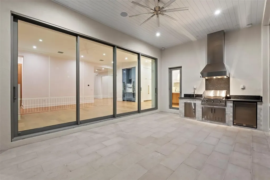 423 S Royal Poinciana Drive Tampa FL 33609