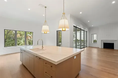 423 S Royal Poinciana Drive Tampa FL 33609
