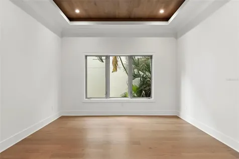 423 S Royal Poinciana Drive Tampa FL 33609
