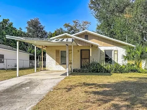 1807 N Barnes Street Plant City FL 33563
