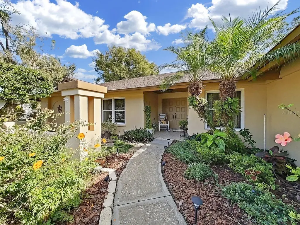 305 Running Horse Road Seffner FL 33584