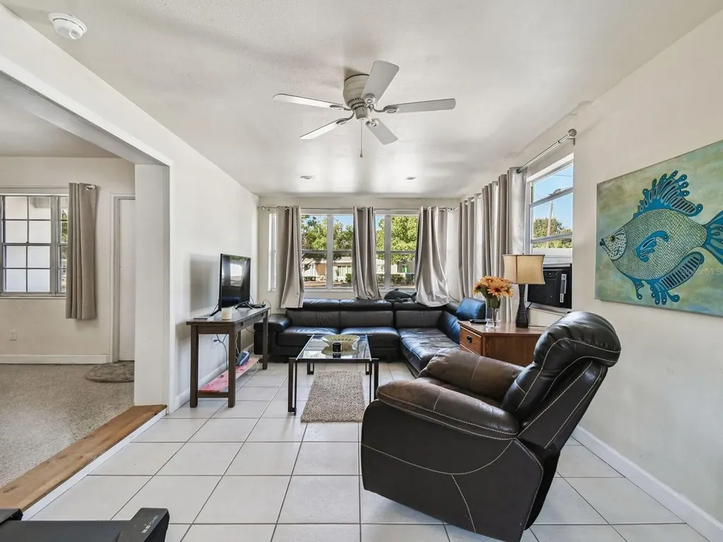 2901 W Elrod Avenue Tampa FL 33611