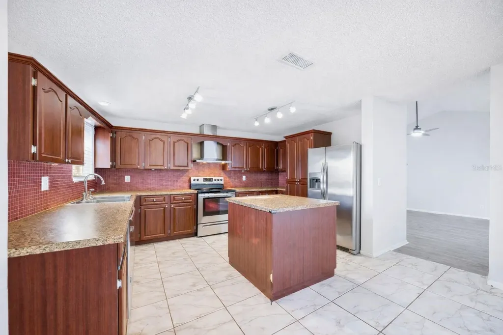 10815 Venice Circle Tampa FL 33635
