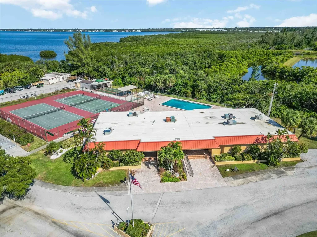 9608 Valencia Cove Bradenton FL 34210
