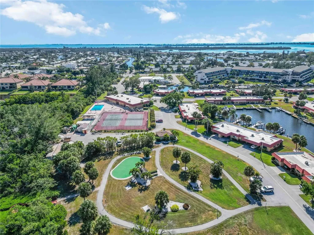 9608 Valencia Cove Bradenton FL 34210