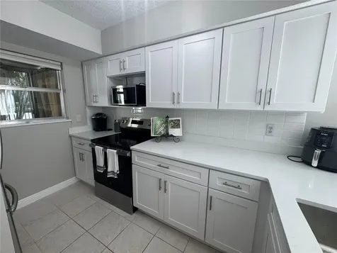 621 Windrush Bay Drive Tarpon Springs FL 34689