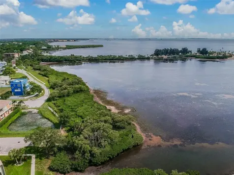 621 Windrush Bay Drive Tarpon Springs FL 34689
