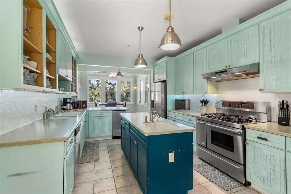 620 N Tubb Street Oakland FL 34760
