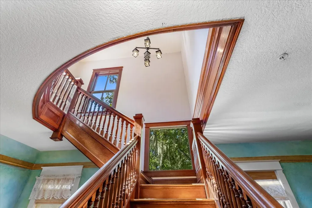 620 N Tubb Street Oakland FL 34760