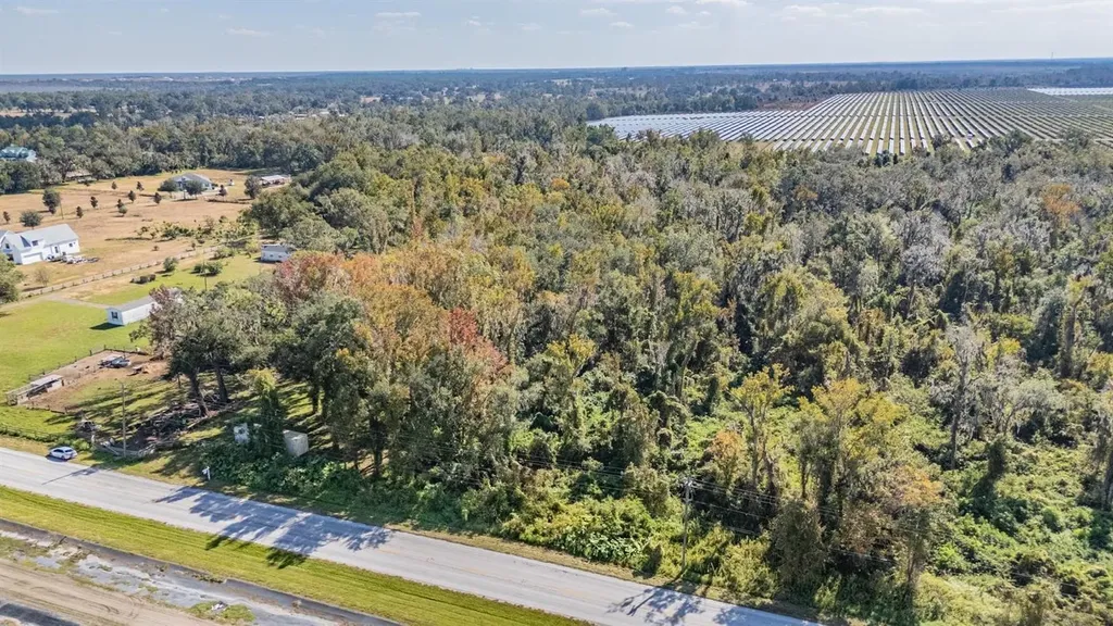 18113 672 Highway Lithia FL 33547
