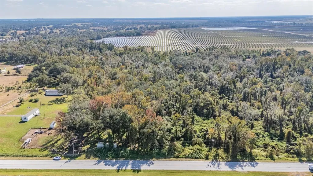 18113 672 Highway Lithia FL 33547