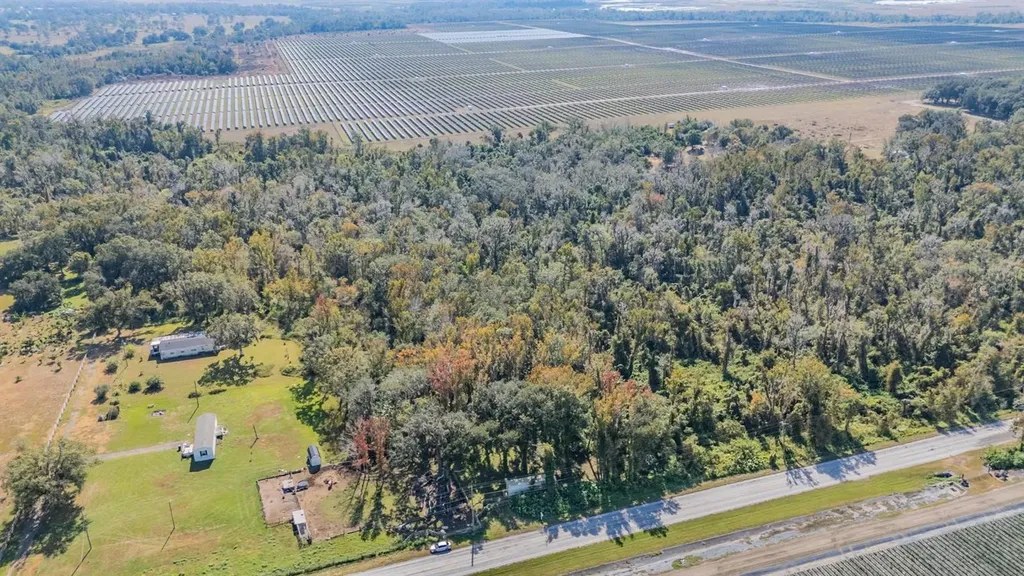 18113 672 Highway Lithia FL 33547