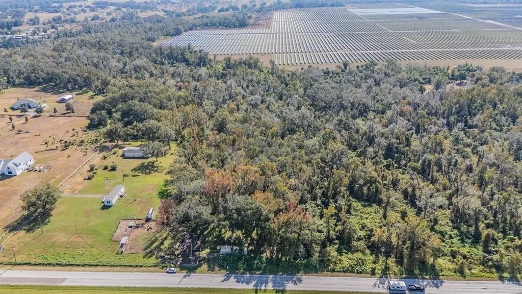 18113 672 Highway Lithia FL 33547
