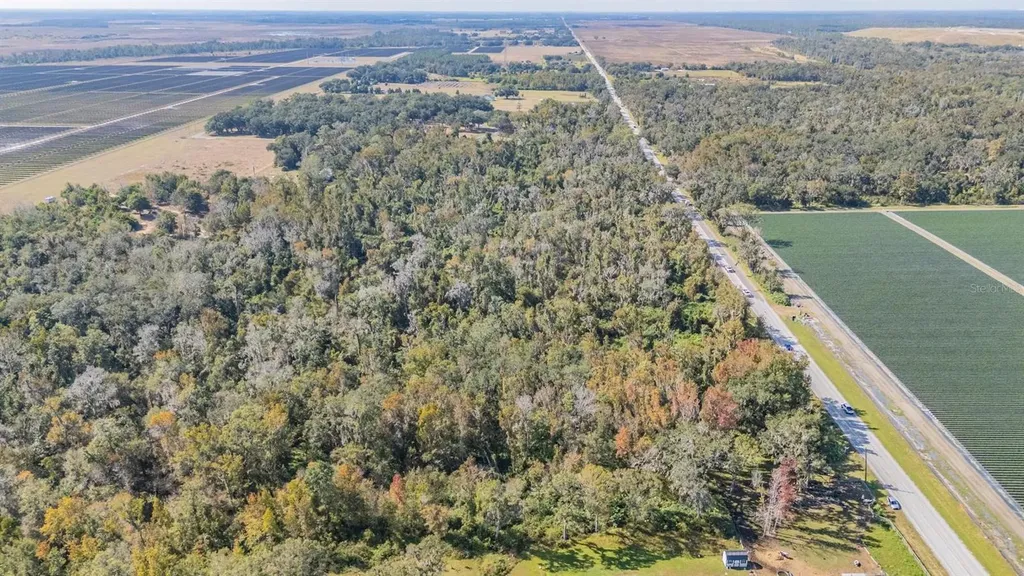 18113 672 Highway Lithia FL 33547