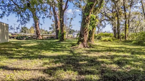 18113 672 Highway Lithia FL 33547