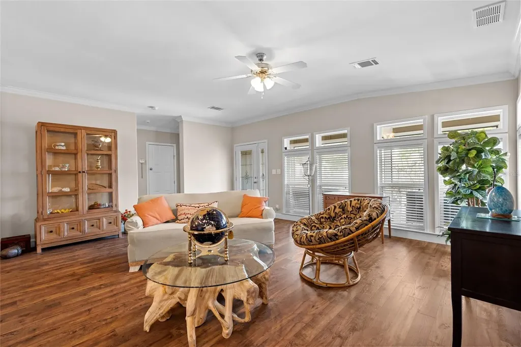 2715 9th Avenue N St Petersburg FL 33713