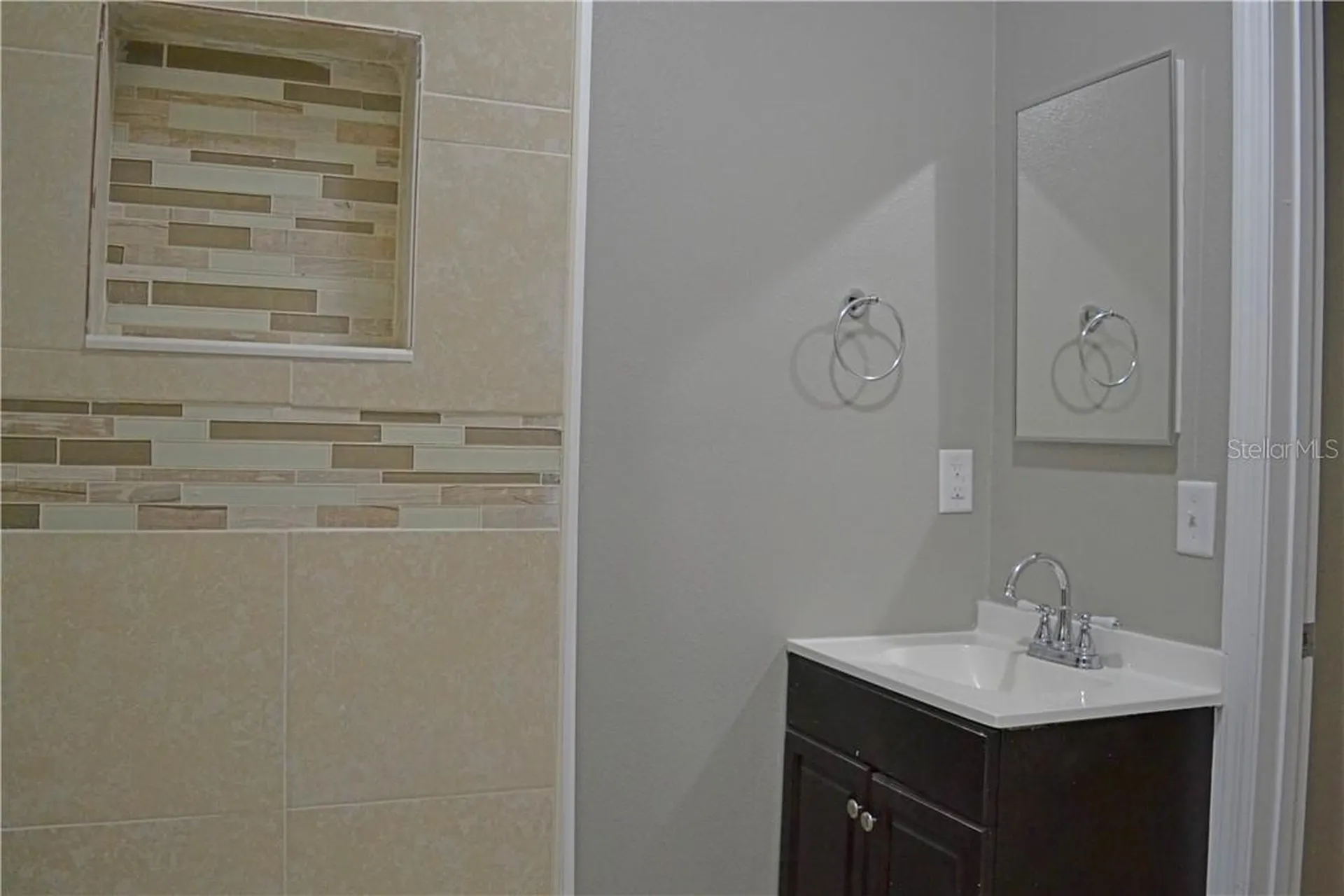 647 S Delaware Avenue Deland FL 32720