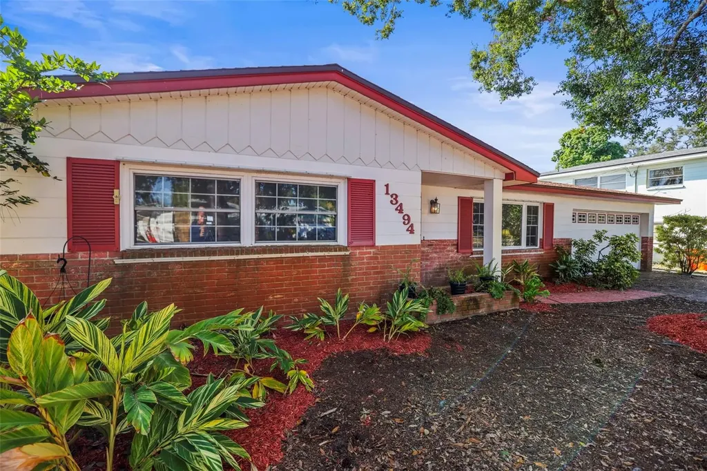 13494 Bellewood Avenue Seminole FL 33776