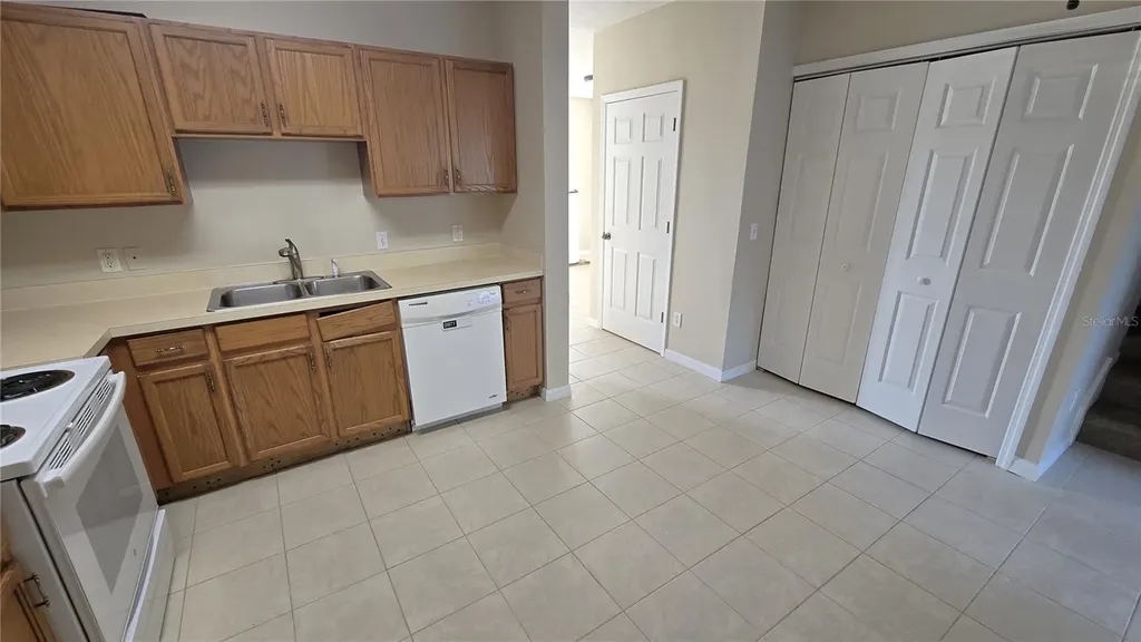 1302 Denman Court Wesley Chapel FL 33543