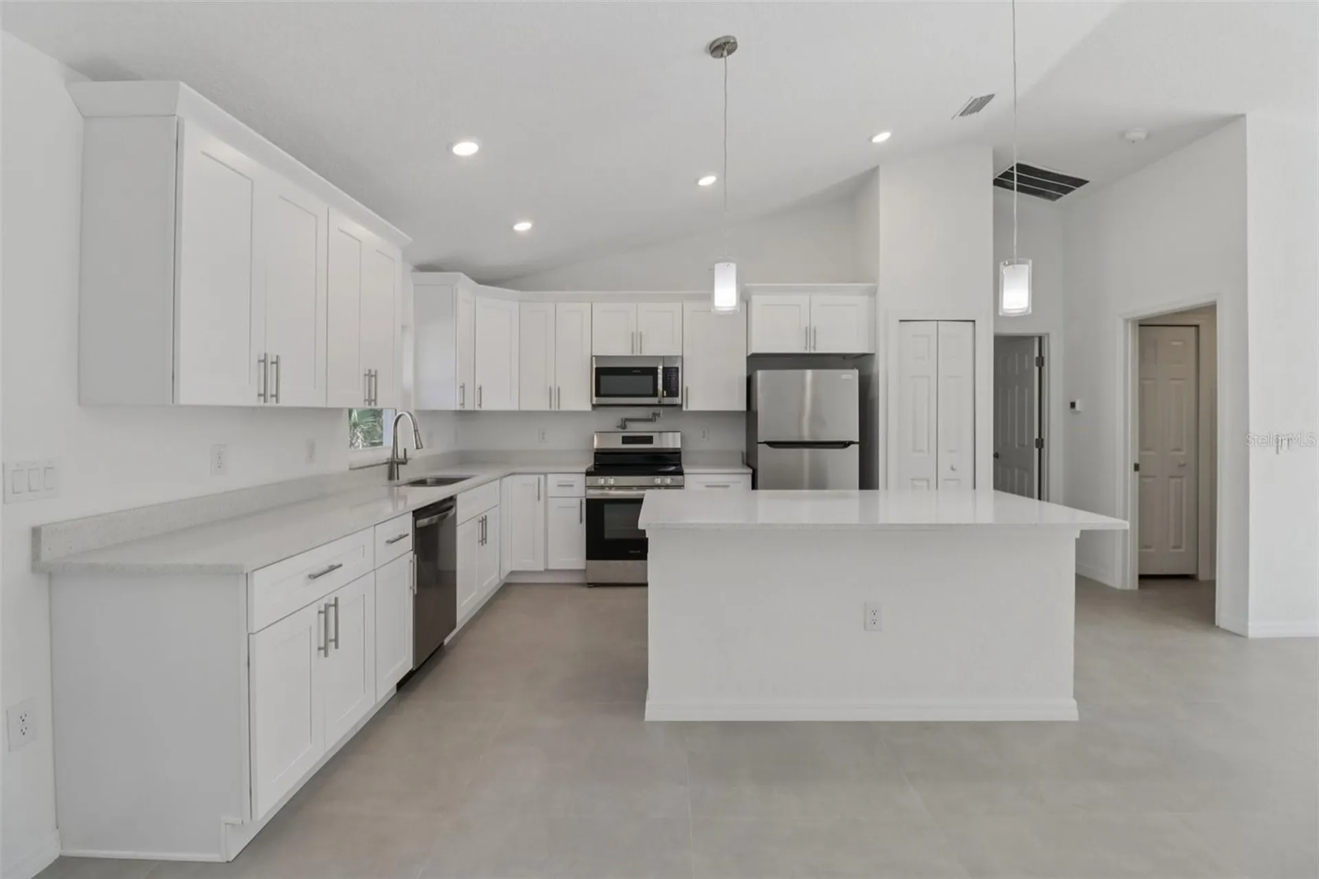 3 Sequoia Drive Trace Ocklawaha FL 32179