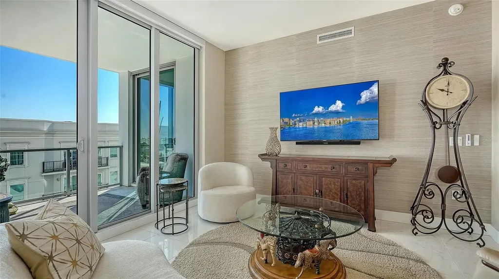111 S Pineapple Avenue Sarasota FL 34236