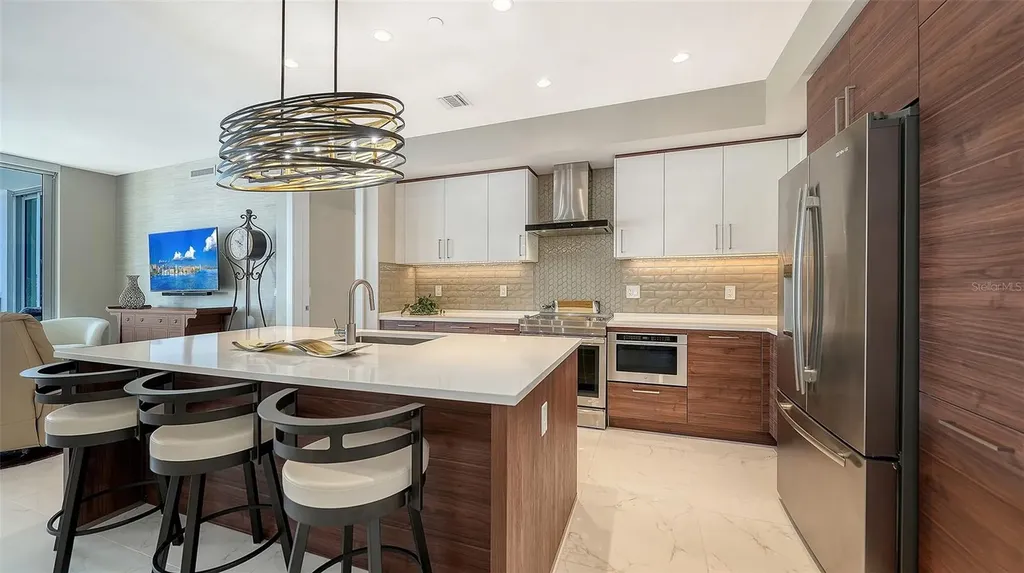 111 S Pineapple Avenue Sarasota FL 34236